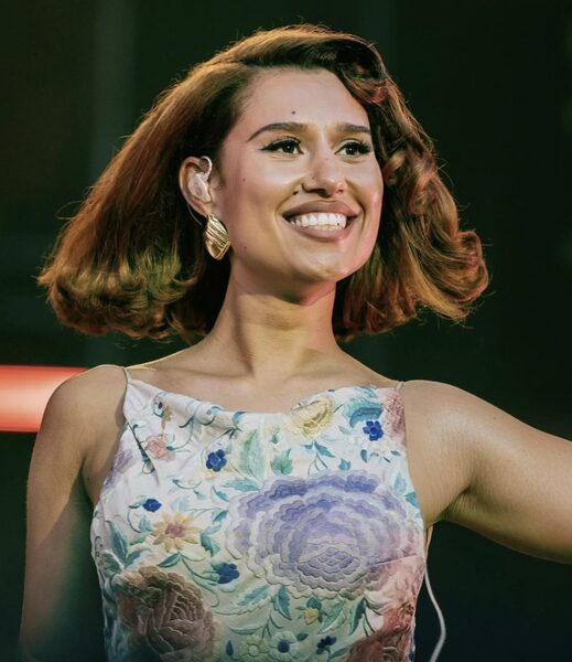 RAYE przeprasza za nieostateczną wersję albumu na winylu