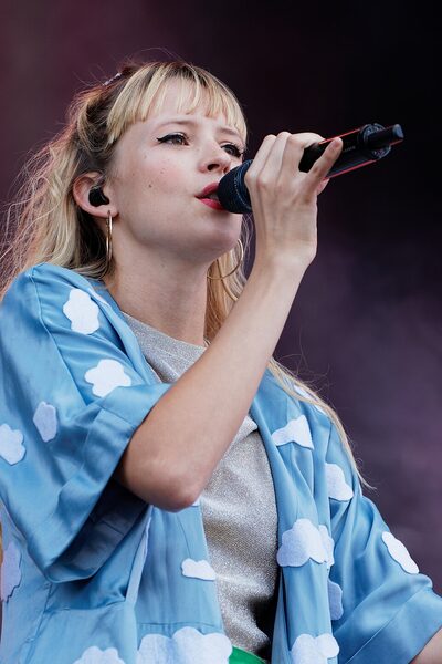 Angèle zapowiada album Instinct z gośćmi Soulwax i Polachek