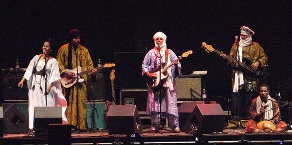 Tinariwen i ich hipnotyzujący pustynny blues w Progresji