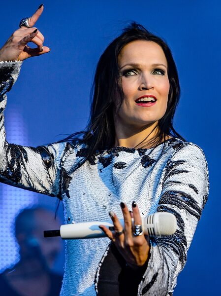 Tarja Turunen i Apocalyptica w klipie do Tango