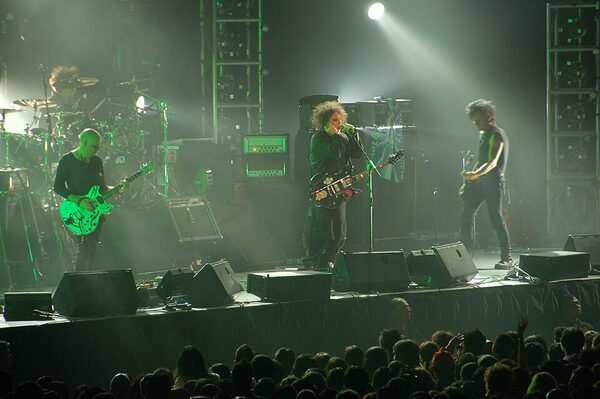 The Cure, The 1975, Geese, Fontaines D.C., Wolf Alice, Yungblud, Nick Cave i inni przekazali swoje grafiki na wystawę „Good Energy” organizowaną przez Teenage Cancer Trust w Royal Albert Hall