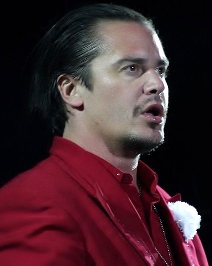 Zobacz, jak Mike Patton śpiewa z Avett Brothers