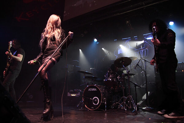 The Pretty Reckless z gośćmi Grohlem i Smearą w nowej wersji About You