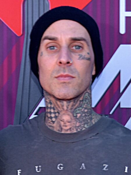 Travis Barker lata mimo fobii, wraca do Anglii z Black Sabbath