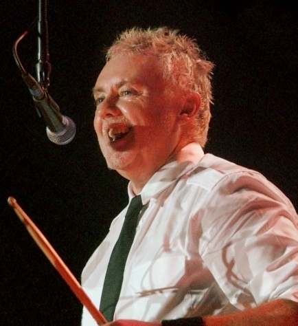 Roger Taylor z Londynu promował Violence Insane In A Beautiful World