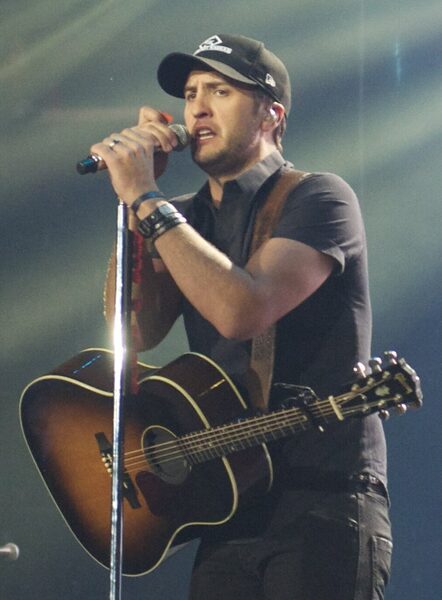 Luke Bryan zaprasza na showcase Signs w Fallon