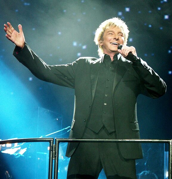 Barry Manilow wraca do Las Vegas po leczeniu choroby