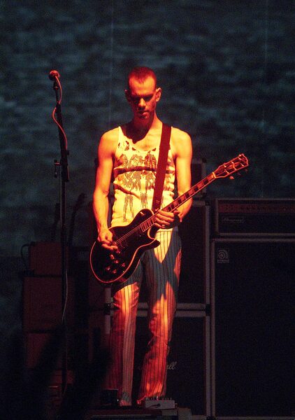 Placebo debiutuje na CD w 1996 roku z utworem Swallow