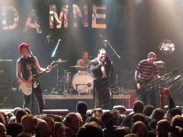Punk rockowa legenda na wyłącznym koncercie w Polsce