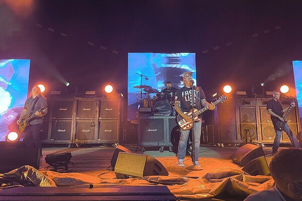 Staind zapowiada drugi człon Break The Cycle 25th Anniversary Tour