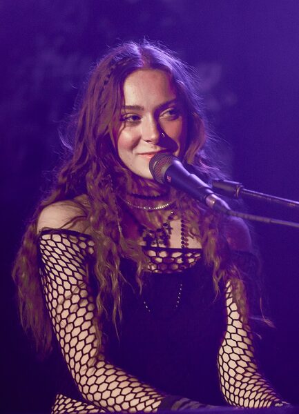 Holly Humberstone, Caamp, Rozwód, Cliffords i inni w Mumford & Sons na BST Hyde Park