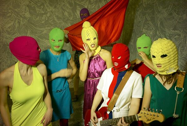 Protest Pussy Riot przeciwko Ubiquiti za zbrodnie wojenne