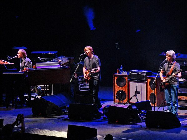 Phish wykonuje 'Melt the Guns' po 36 latach