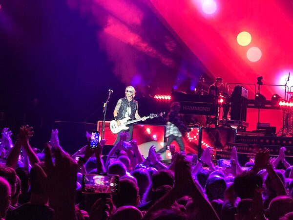 Guns N’ Roses po raz pierwszy wykonali trzy coverów Aerosmith