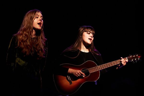 First Aid Kit z Gothenburg Symphony w Royal Albert Hall coverem Dolly Parton