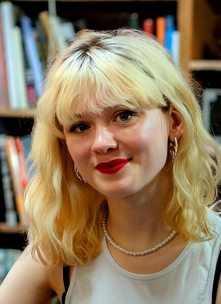 Maisie Peters zapowiada Florescence z gościnnymi artystami