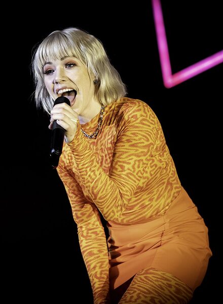Carly Rae Jepsen prezentuje klip Day and Night z Versailles