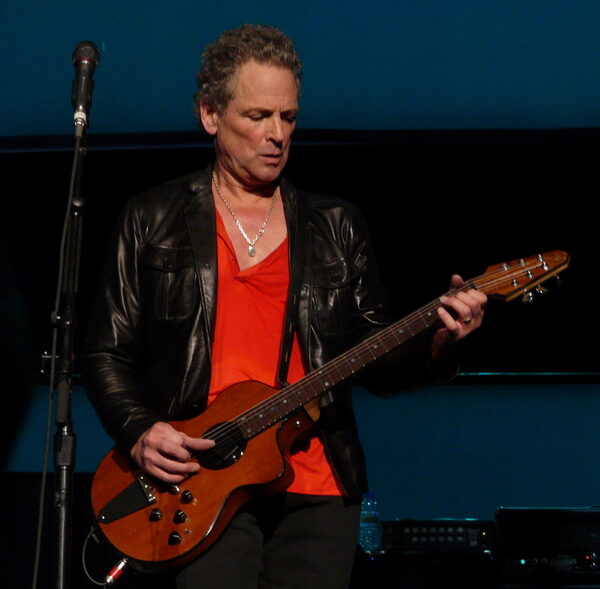 Lindsey Buckingham oskarżył o stalking; stan psychiczny Dick pod narożnikiem procesu
