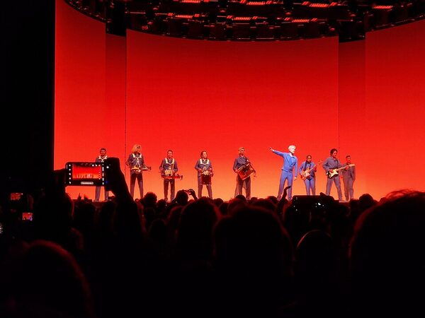 David Byrne prezentuje piosenkę z publicznych wypowiedzi Muska