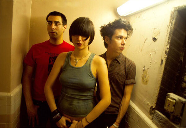 Yeah Yeah Yeahs prezentują Hidden In Pieces w trasie 25-lecia