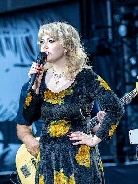 Violet Grohl w trasie debiutuje, mimo bólu gardła