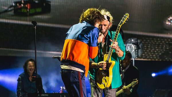 Foreign Tongues: Loose Lips z pięcioma nowymi utworami i koncertowa trasa